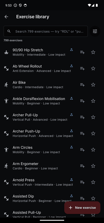 The exercise library: a search field over 799 exercises and an alphabetical list, each row showing the movement pattern, the level and the impact.